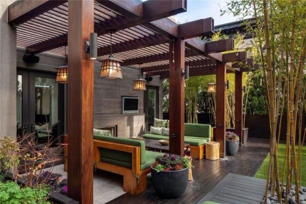 Pergola trước hiên nhà